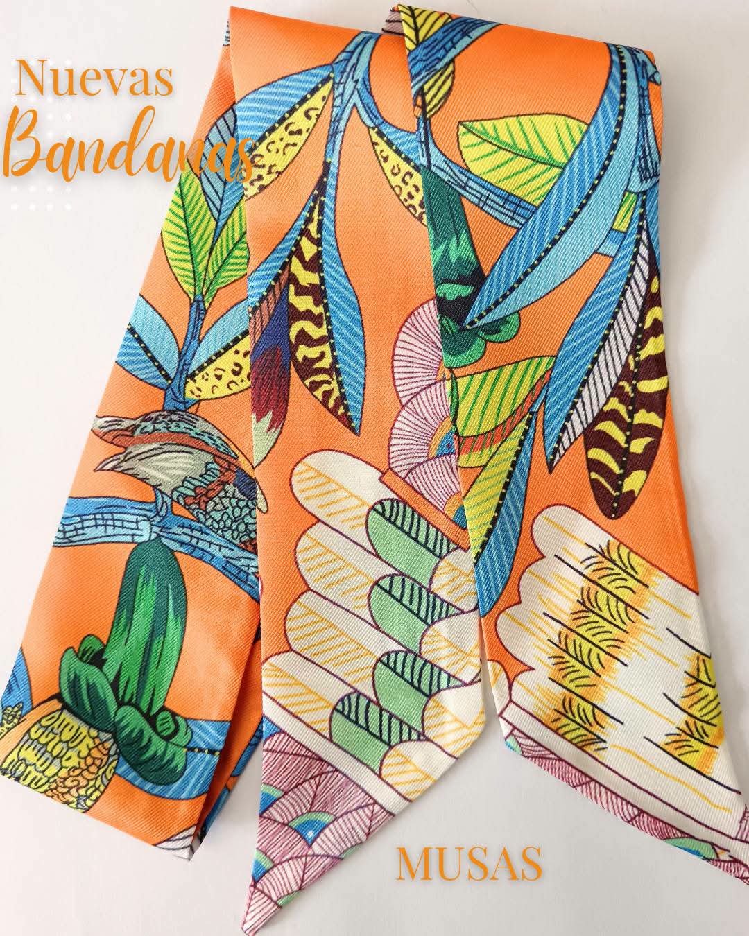 Pañuelo de seda estampado