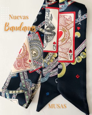 Pañuelo de seda estampado