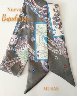 Pañuelo de seda estampado